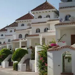 https://modern-townhouse-5-mins-walk-from-the-beach-and-port.1costadelsol.com